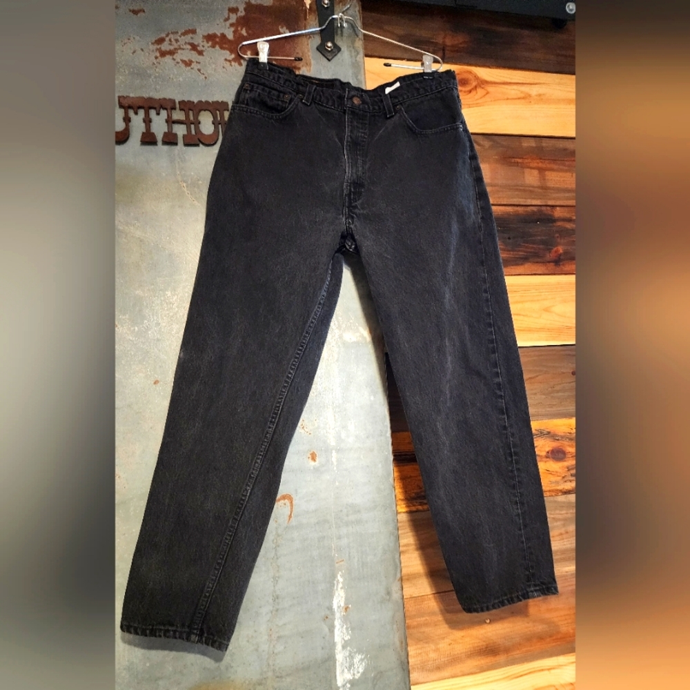Vintage Black Levi's 550's Relaxed fit Tapered Leg 33-29